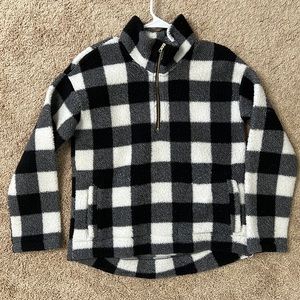 Black and white half zip warm Sherpa. Lightly warn. Size S